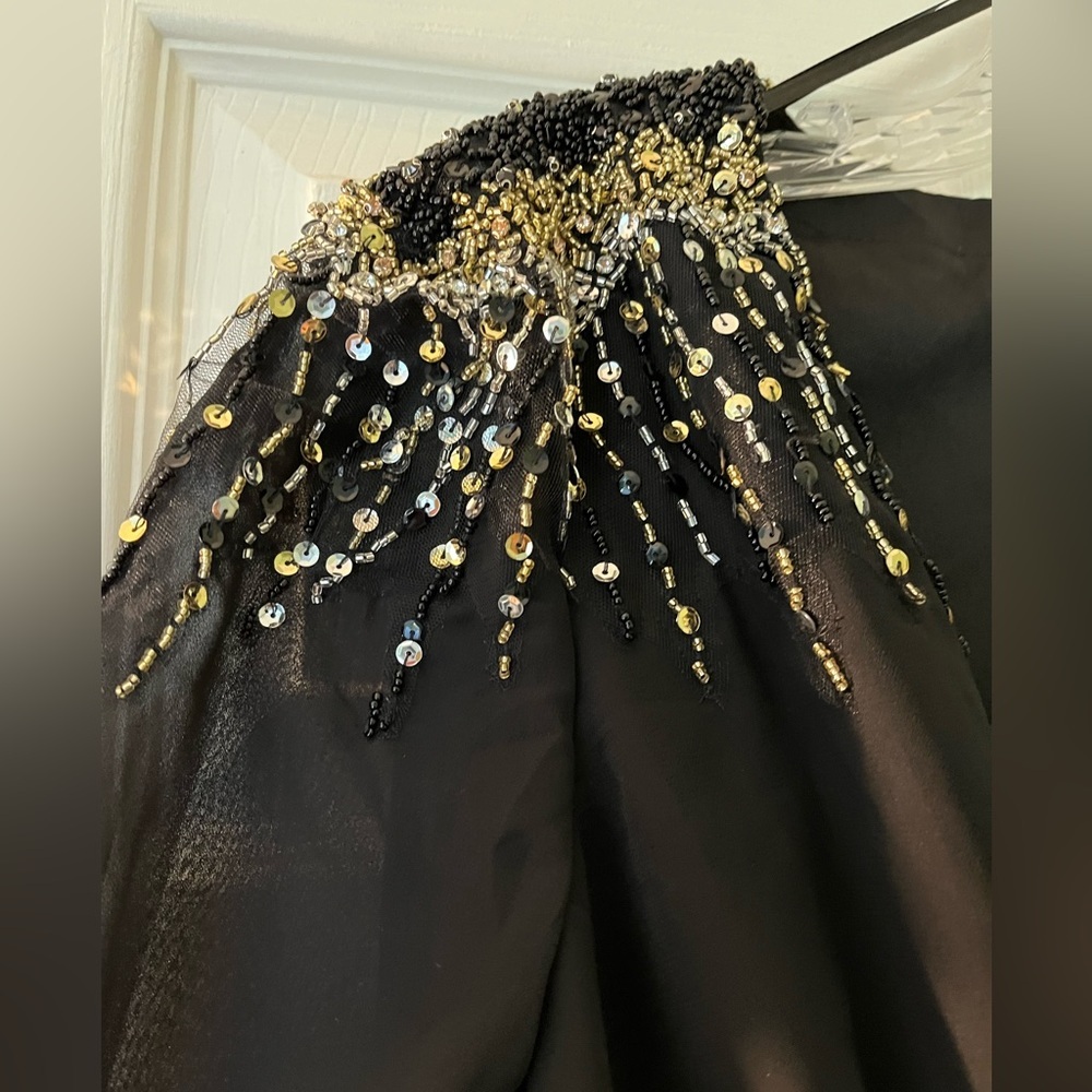 Mac Duggal Women’s NWT Classic Black Embellished Shoulders Gown size 12 … - Picture 12 of 12